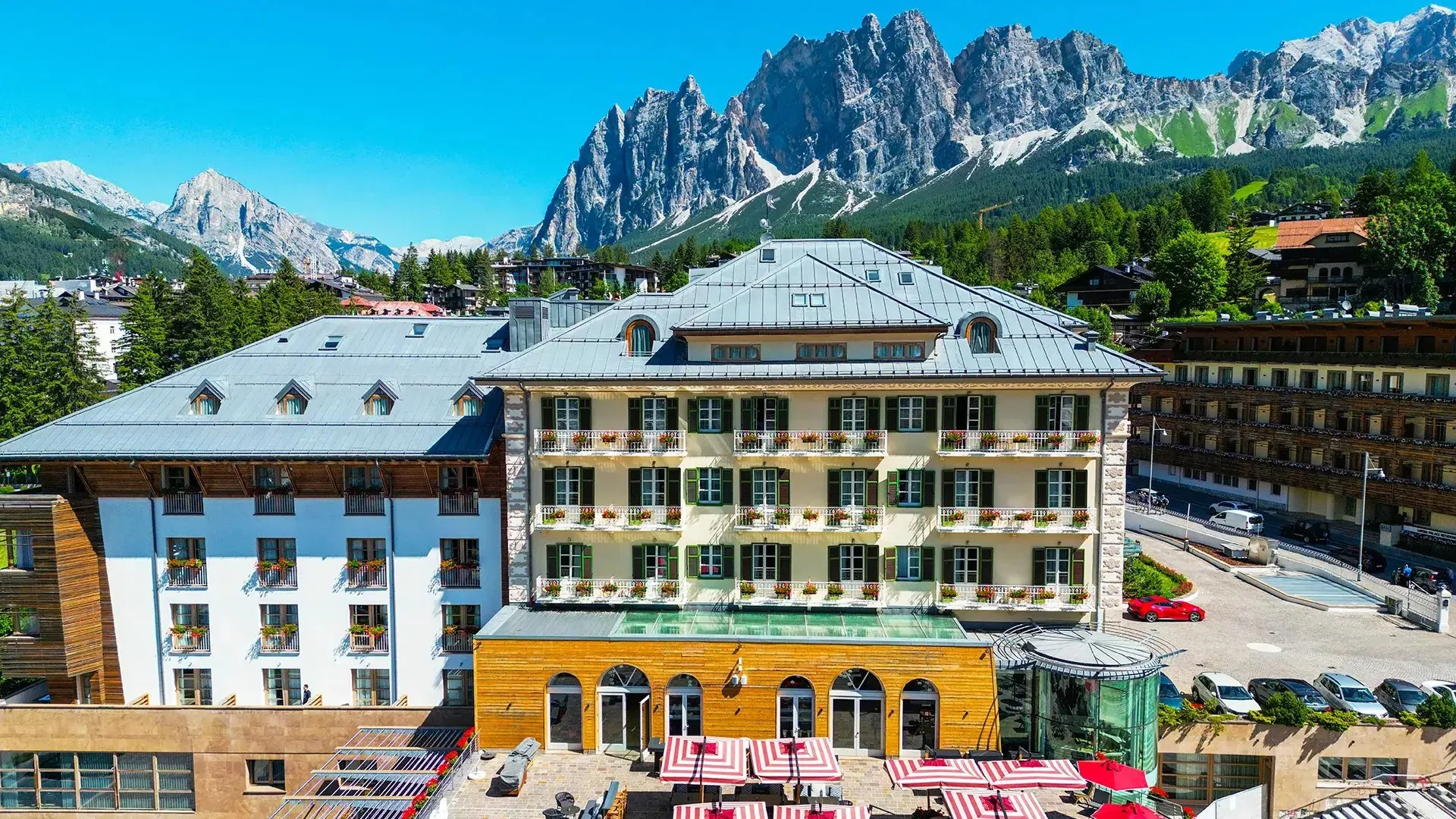 Grand Hotel Savoia Cortina in Cortina d’Ampezzo: the hotel façade on Via Roma, with the Dolomites behind the town