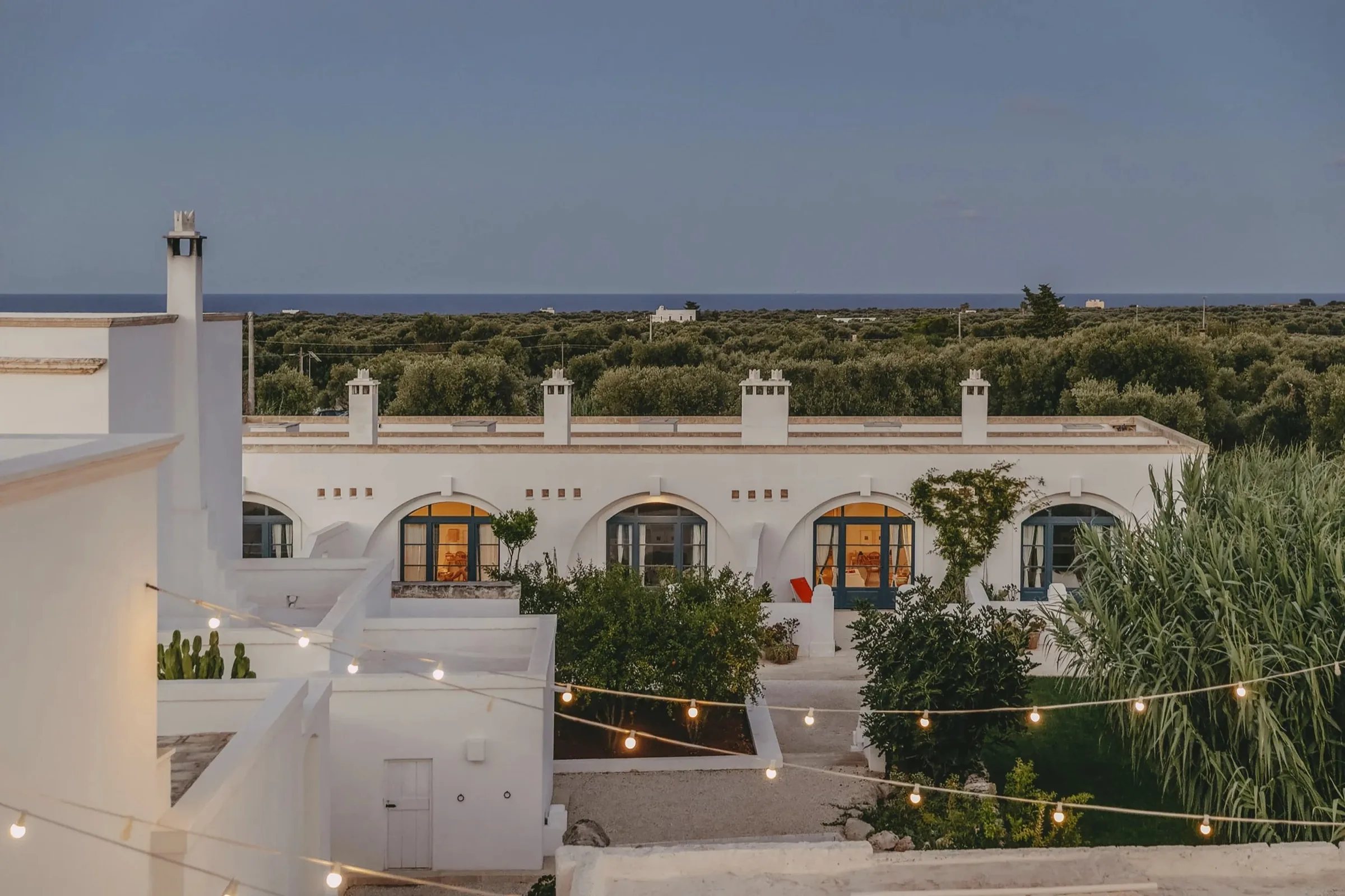 Masseria Calderisi in Savelletri di Fasano: the white masseria and grounds