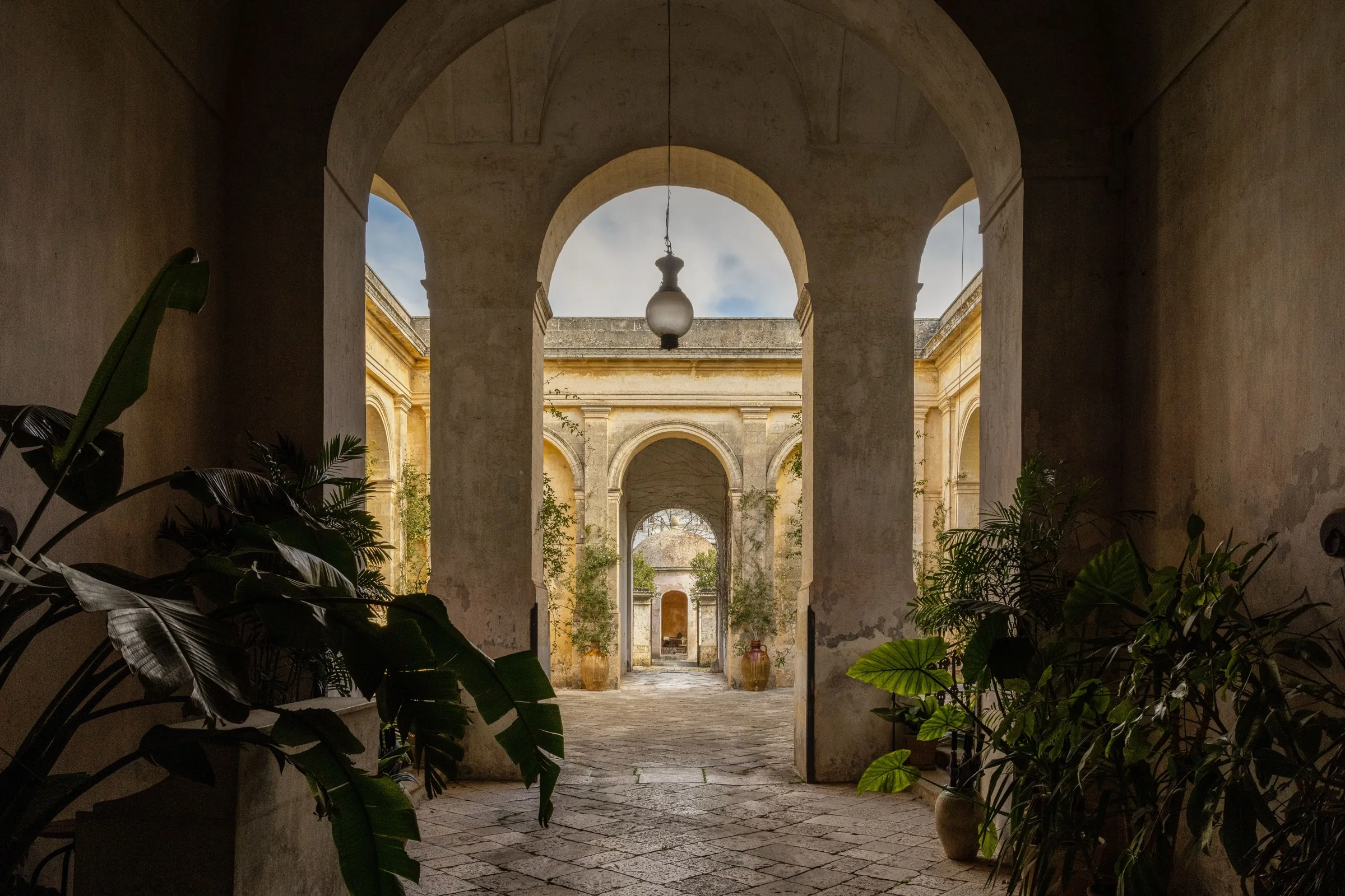 Palazzo Daniele in Gagliano del Capo: the historic palazzo and pool