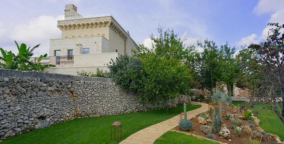 Masseria Trapanà near Lecce: the stone masseria and garden