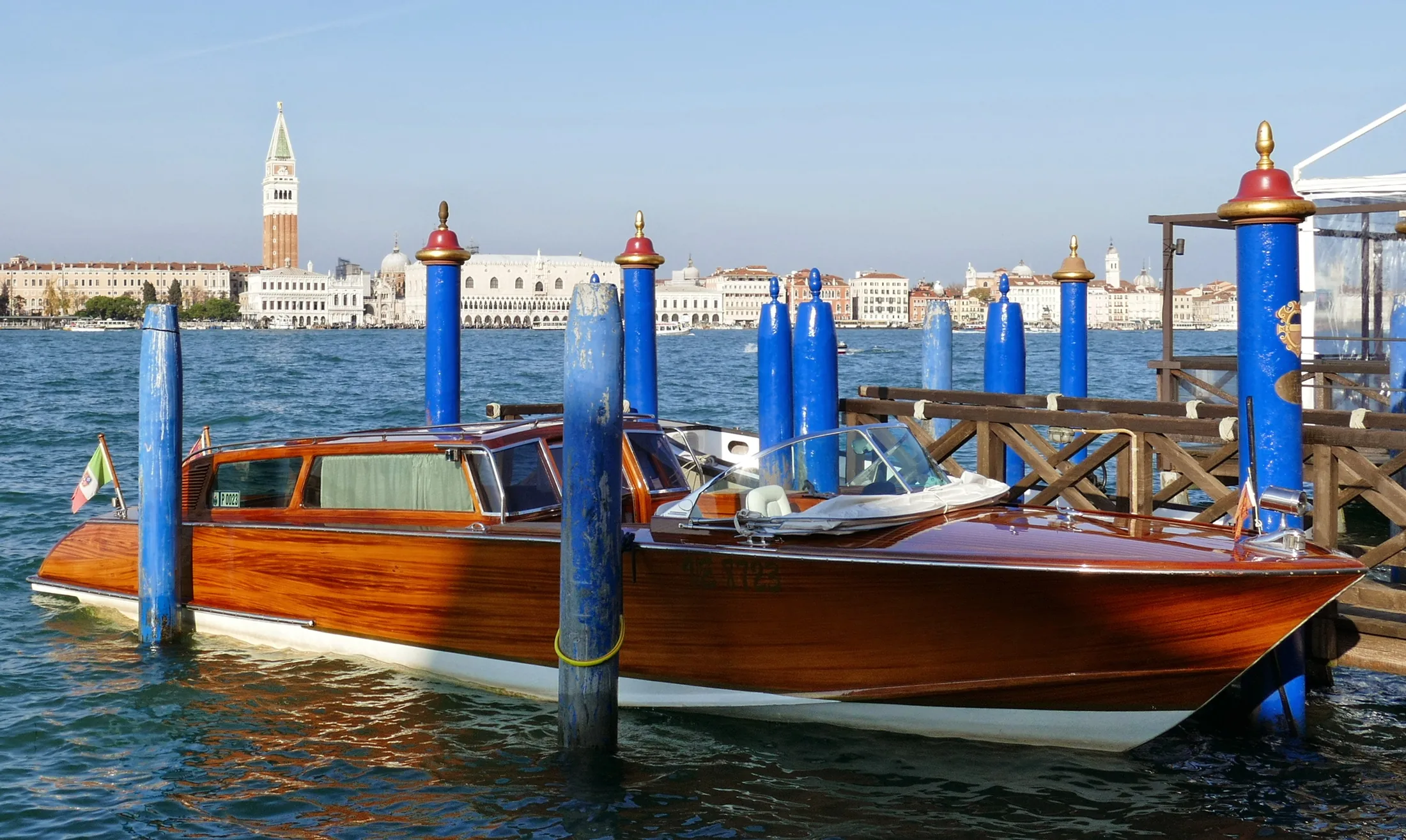 Hotel Cipriani landing on Giudecca: palazzo, private mooring and the lagoon crossing toward Venice